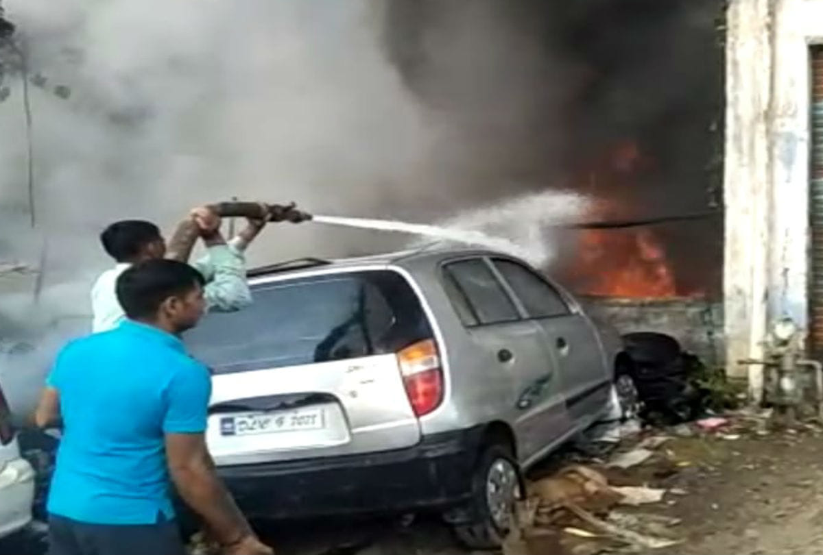 Massive fire in car warehouse in etah five people burnt