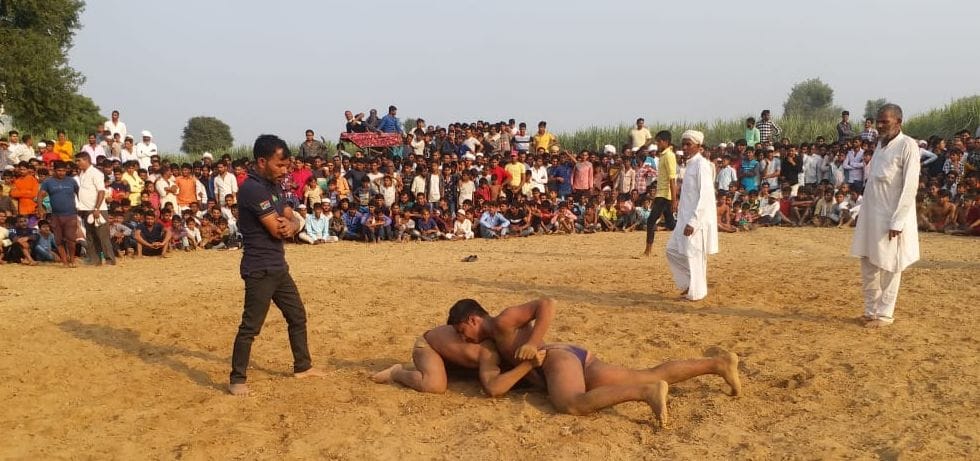 the wrestler fight in the fare