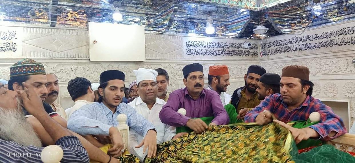 Delhi water resources minister climbed sheet in the dargah