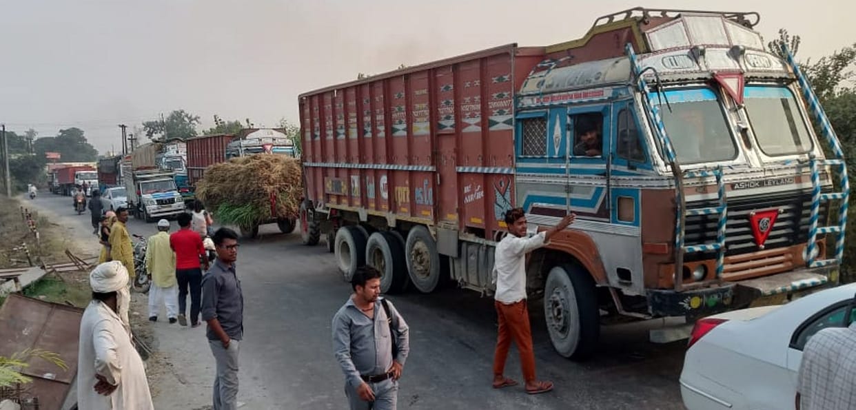 Ten kilometers long jam on the Meerut-Karnal highway