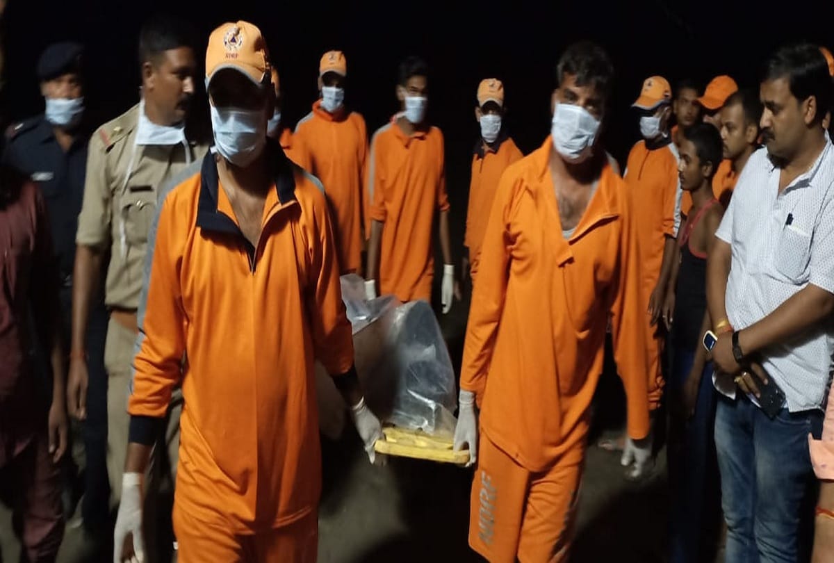 NDRF team found women died body through Ghaghra river
