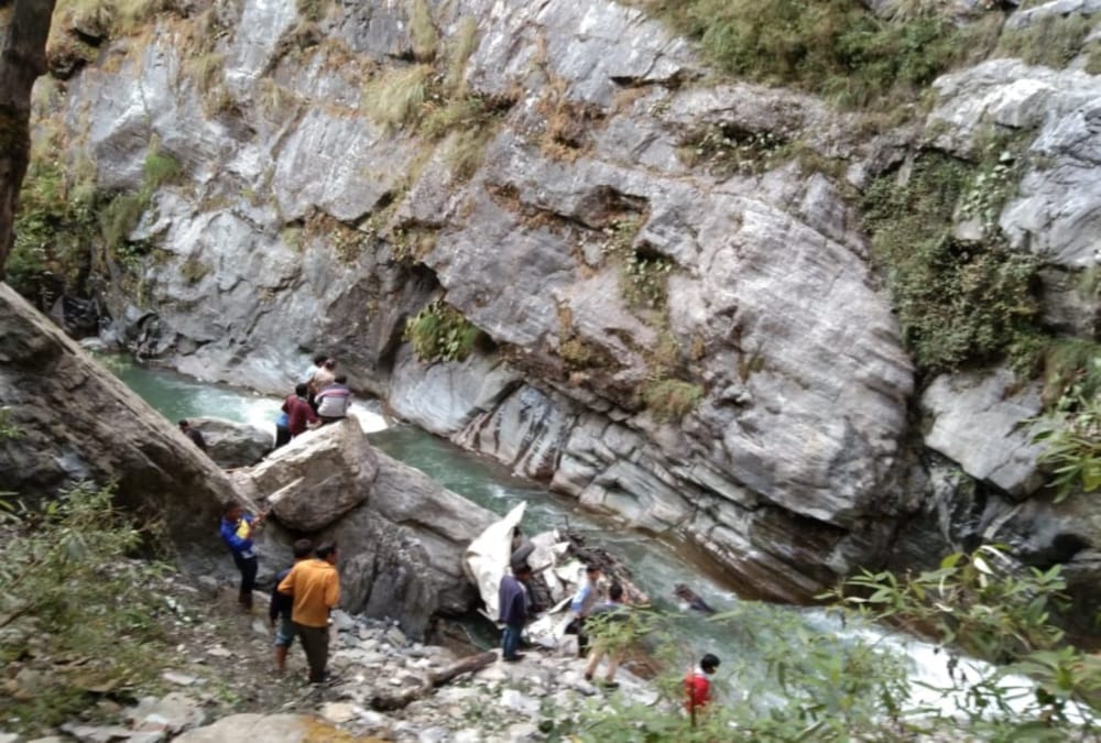 Uttarakhand News: Jeep Fall into River in chamoli 10 died