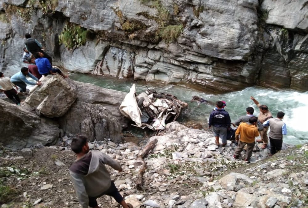 Uttarakhand News: Jeep Fall into River in chamoli 10 died