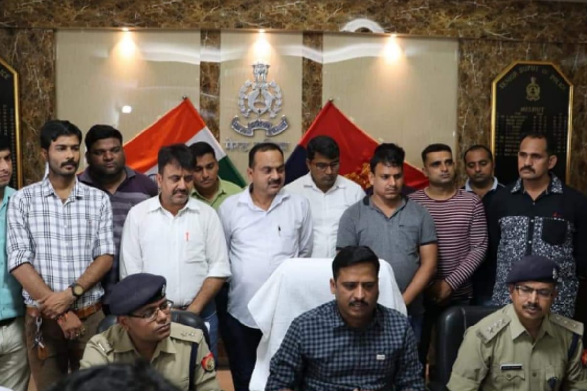 Police busted a gang who were Making alcohol by Rectified in Meerut