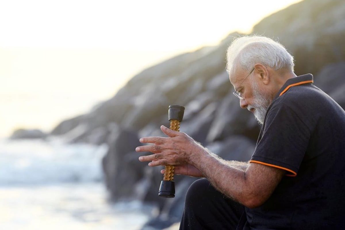 PM Narendra Modi write poem in Mahabalipuram Tamil Nadu on sea