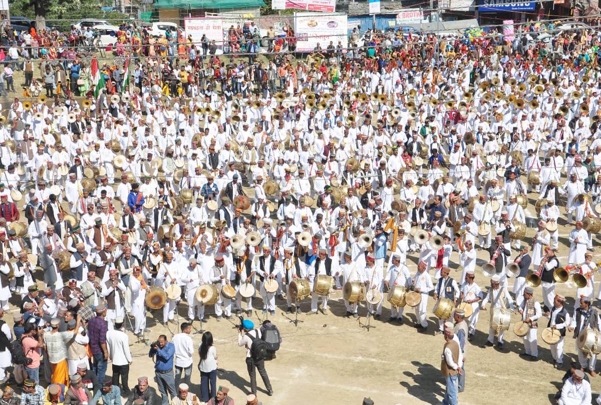 international kullu dussehra 2019 three thousand Bajantri play Devdhun for Global Peace