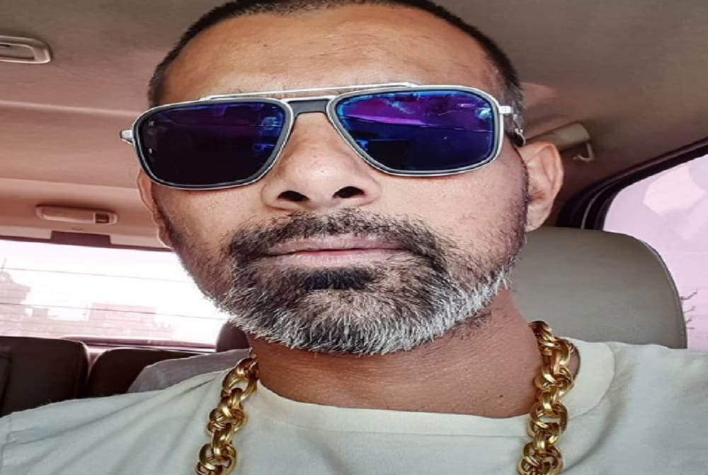 praveen kumar post a pic on instagram to wear with 50 tola gold chain