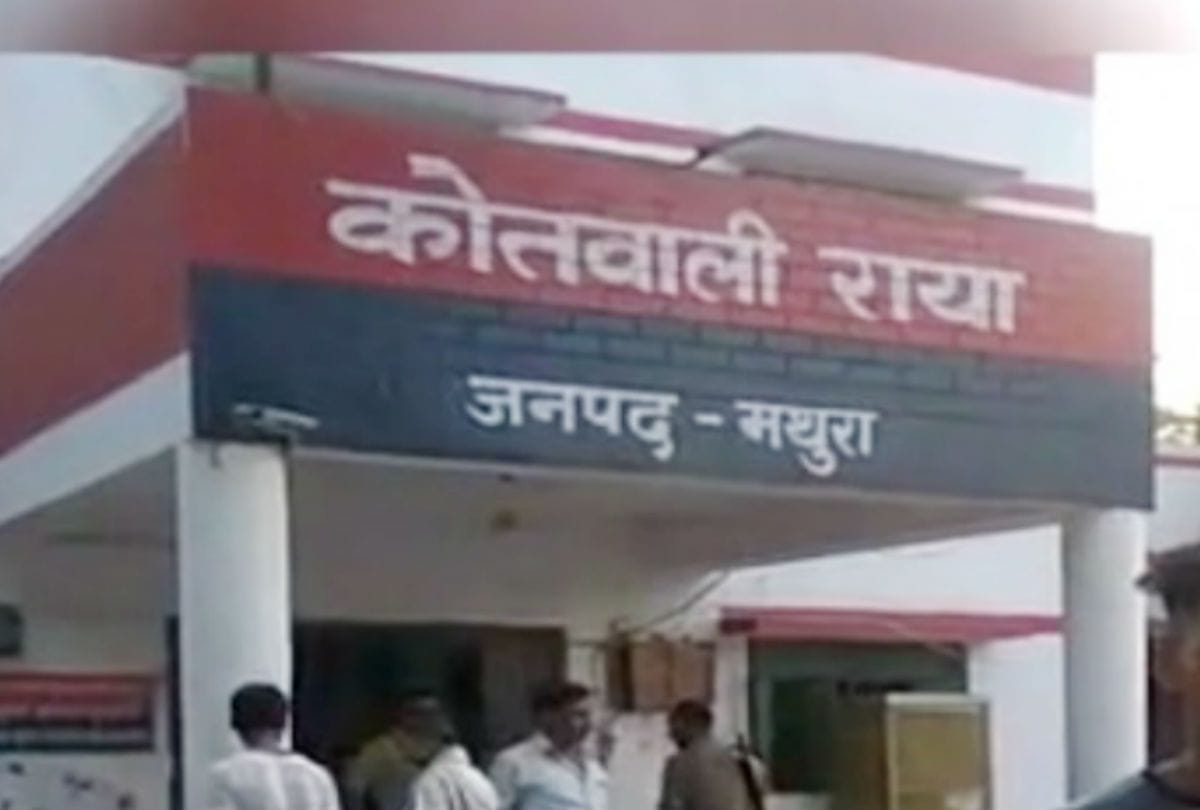 cow smugglers smoking in the police station mathura