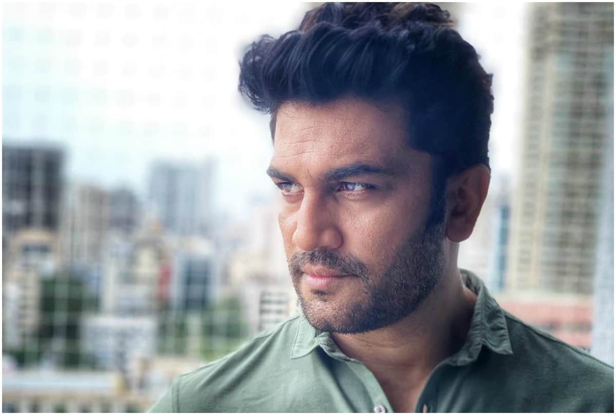 Baahubali actor Sharad Kelkar says in college days buy branded shoes from Delhi Chor Bazaar