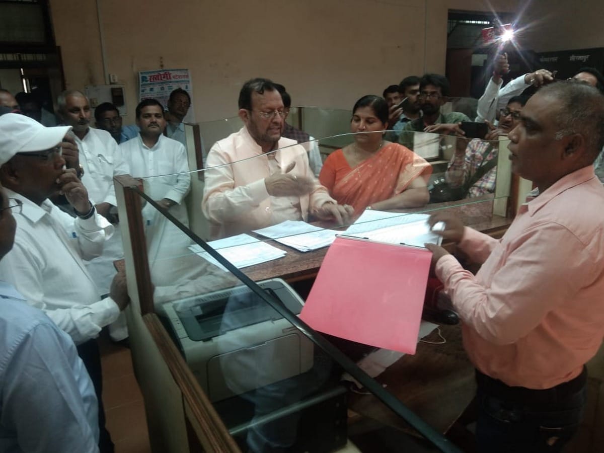 minister suresh khanna officer during inspected Treasury a drop of ink will spoil life in Mirzapur