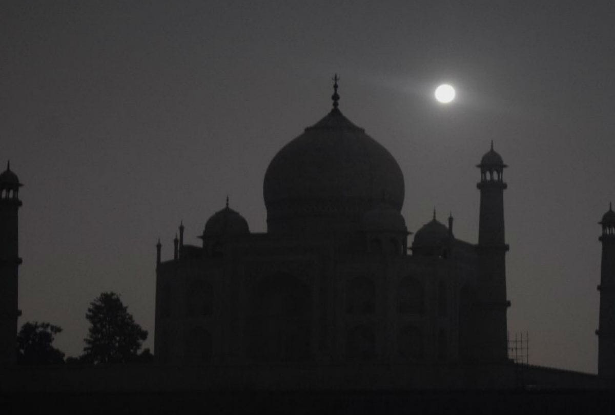 Tourist May View Tajmahal in Moonnight Ticket Only 20 Rupees From Mehtab Bagh