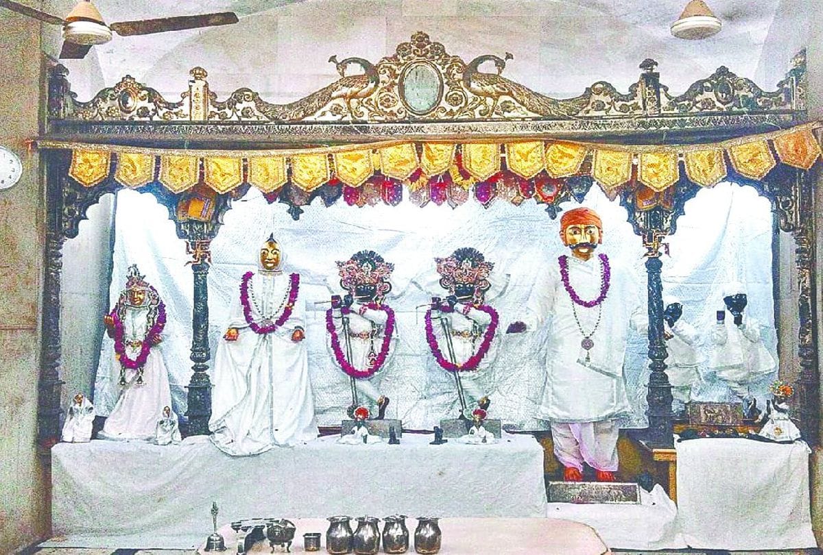 Krishna Janmashtami Distributing Laddus Will Break Due To Lockdown In Nand Gaon