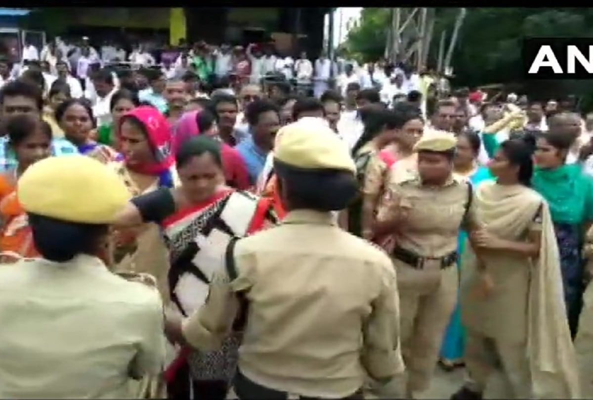 One more Bus driver in Telangana commit suicide protest against K C Rao continue