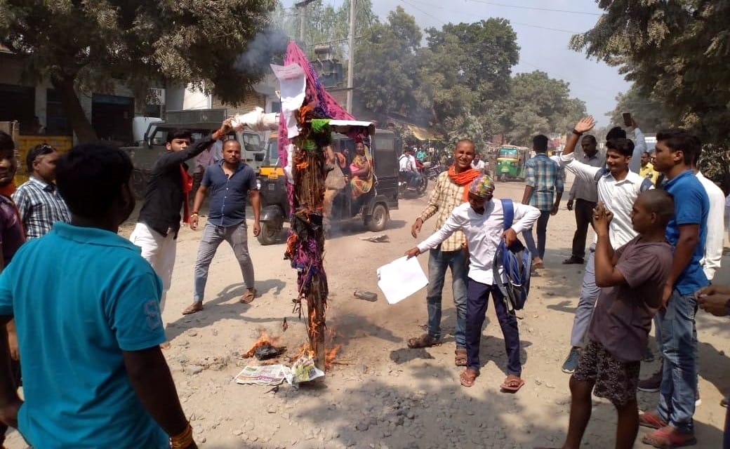 MLA's effigy burnt in protest against shabby road