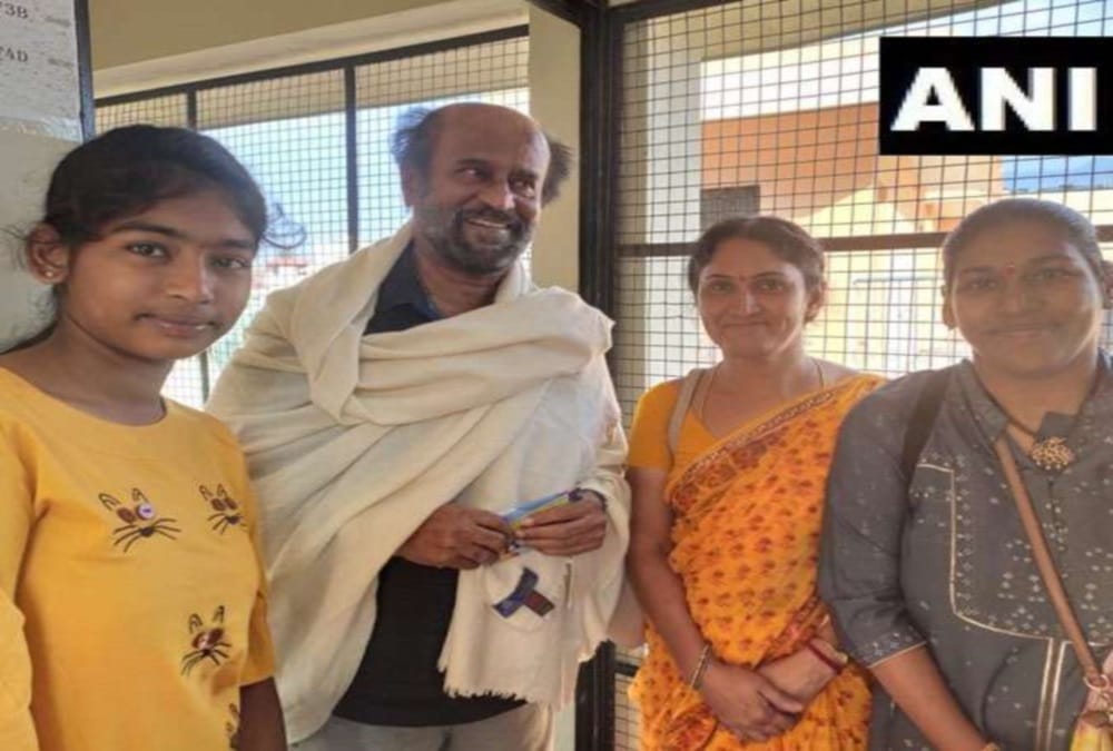 Rajinikanth Worship His Guru And Pray for Darbar Movie Success in rishikesh