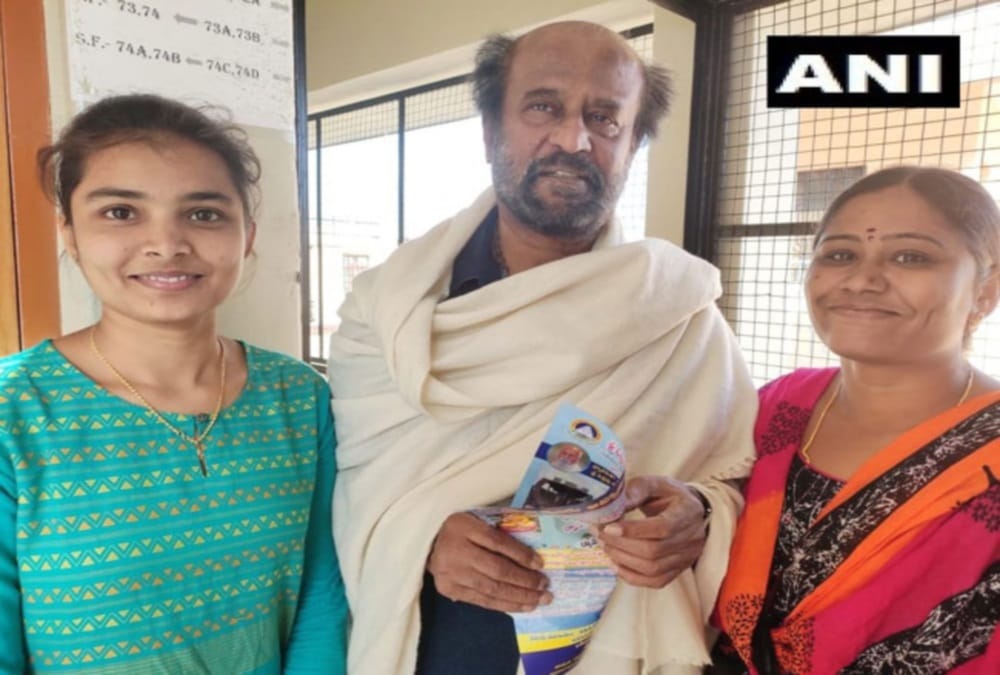 Rajinikanth Worship His Guru And Pray for Darbar Movie Success in rishikesh
