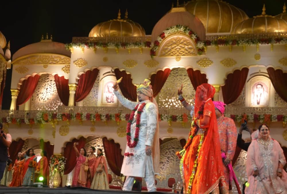 mohena singh and suyesh rawat royal wedding pics and dance video