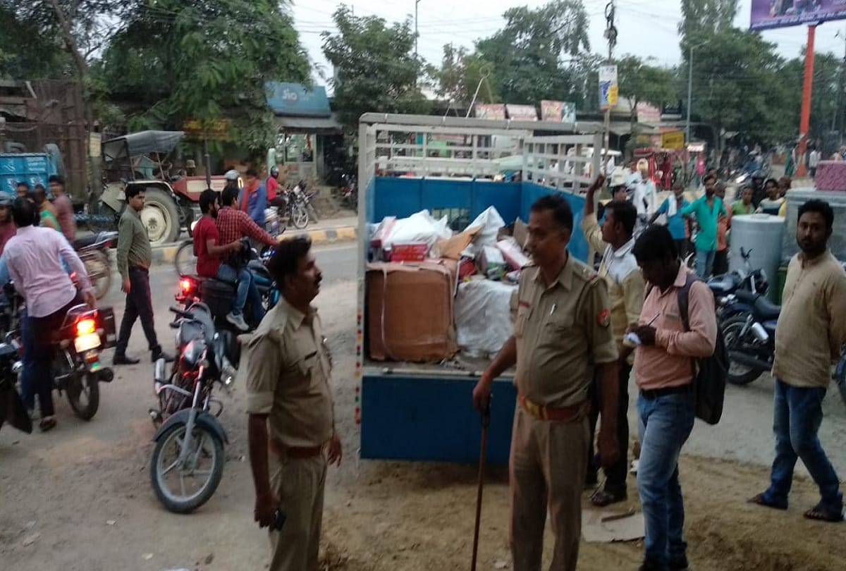 Police found four lakh rupess crackers, Investigation underway