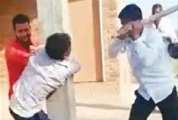 Young Boy Beaten by Public, Video Viral