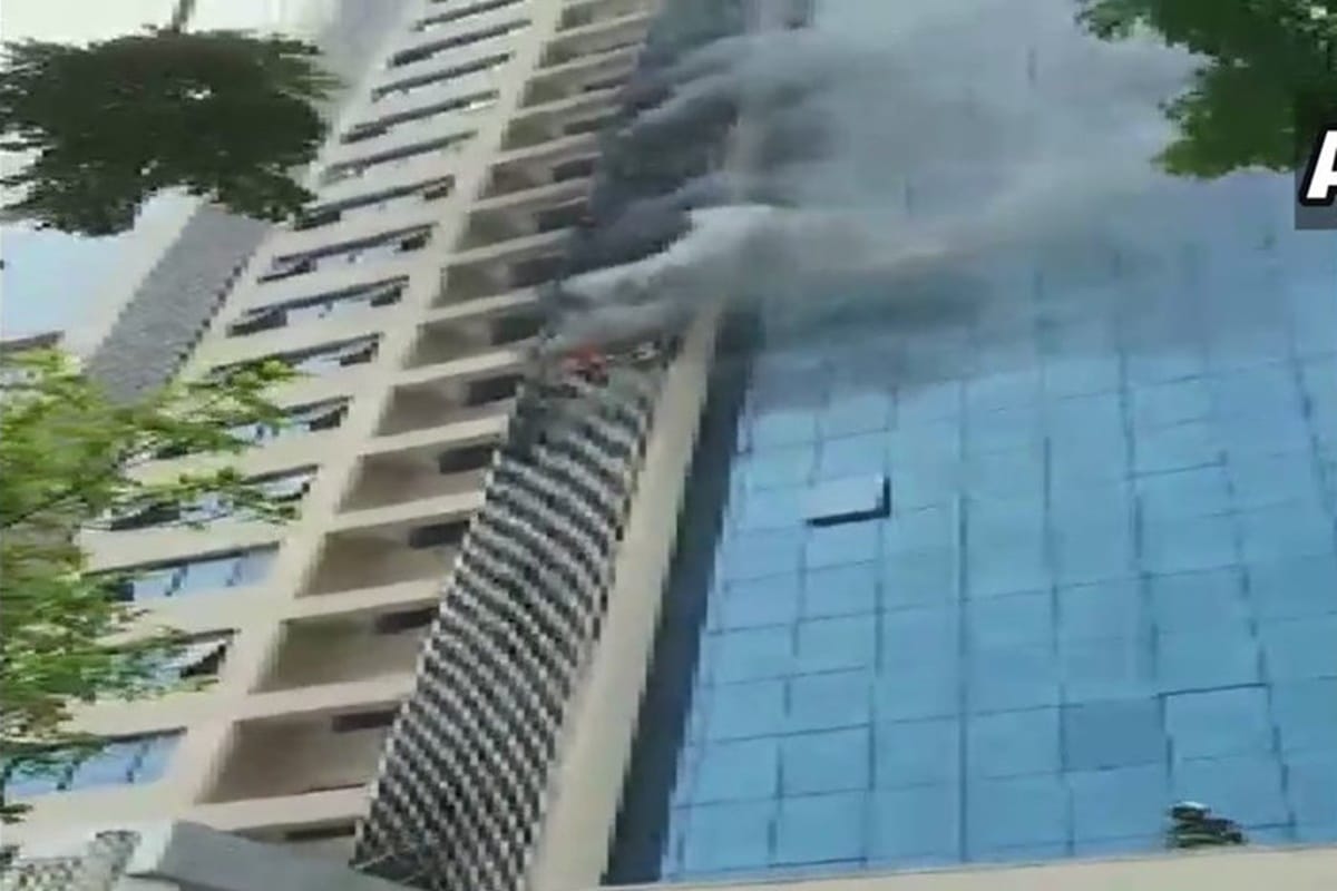 Fire breaks out at a commercial building in Andheri, fire tenders reaches spot