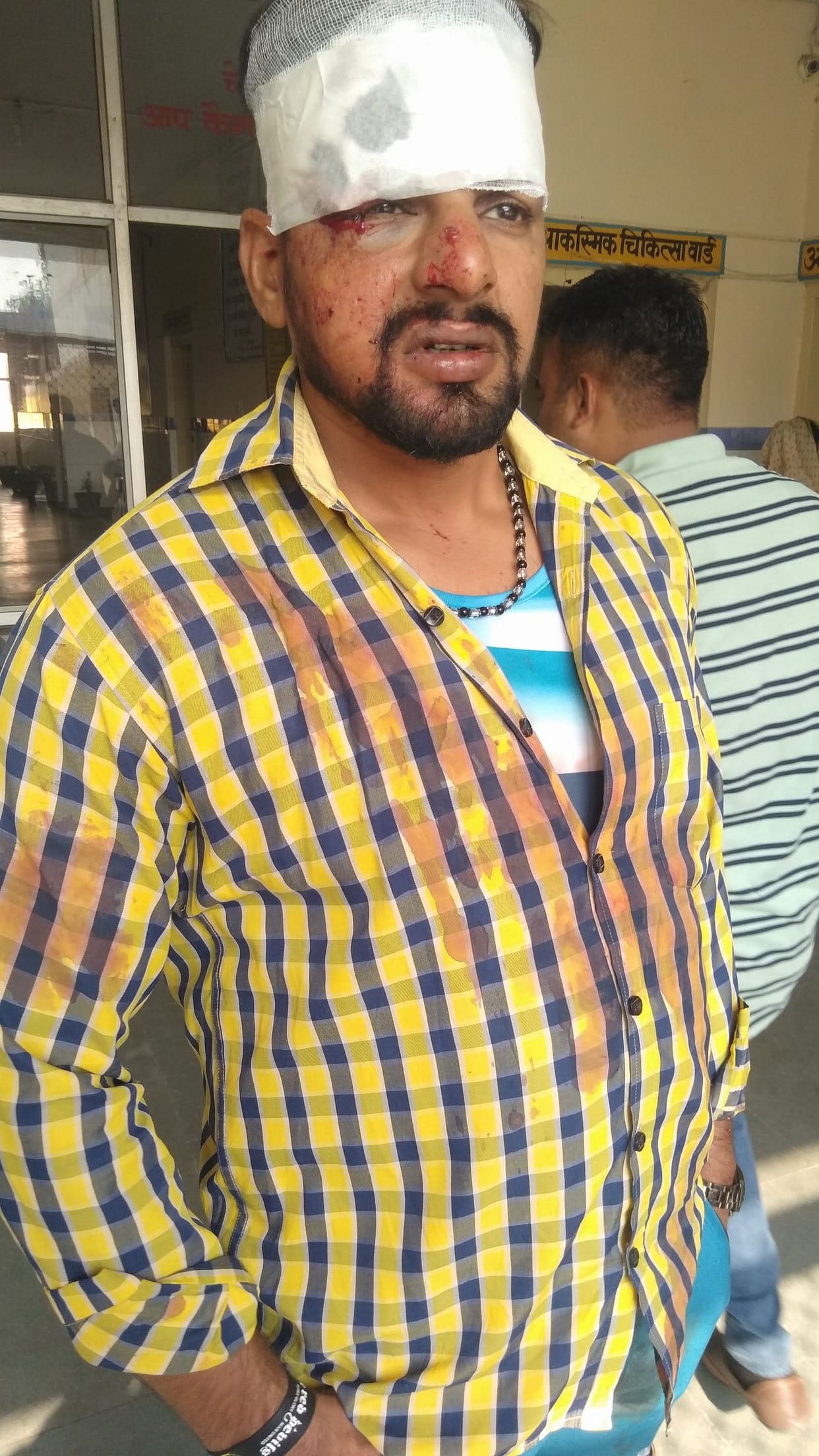 Couple injured in road accident