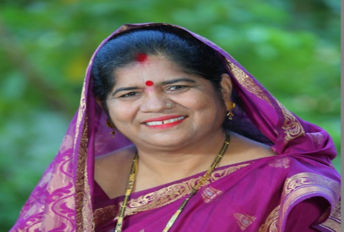 Imarti devi get notice to vacate govt bunglow pwd engineer who sent notice transferred shivraj kamalnath scindia