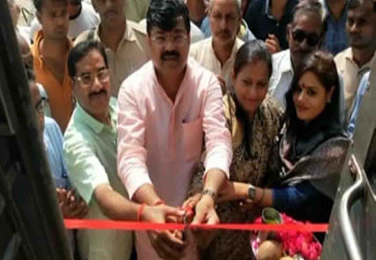 Minister of Prison traveled in roadways bus with wife in fatehpur