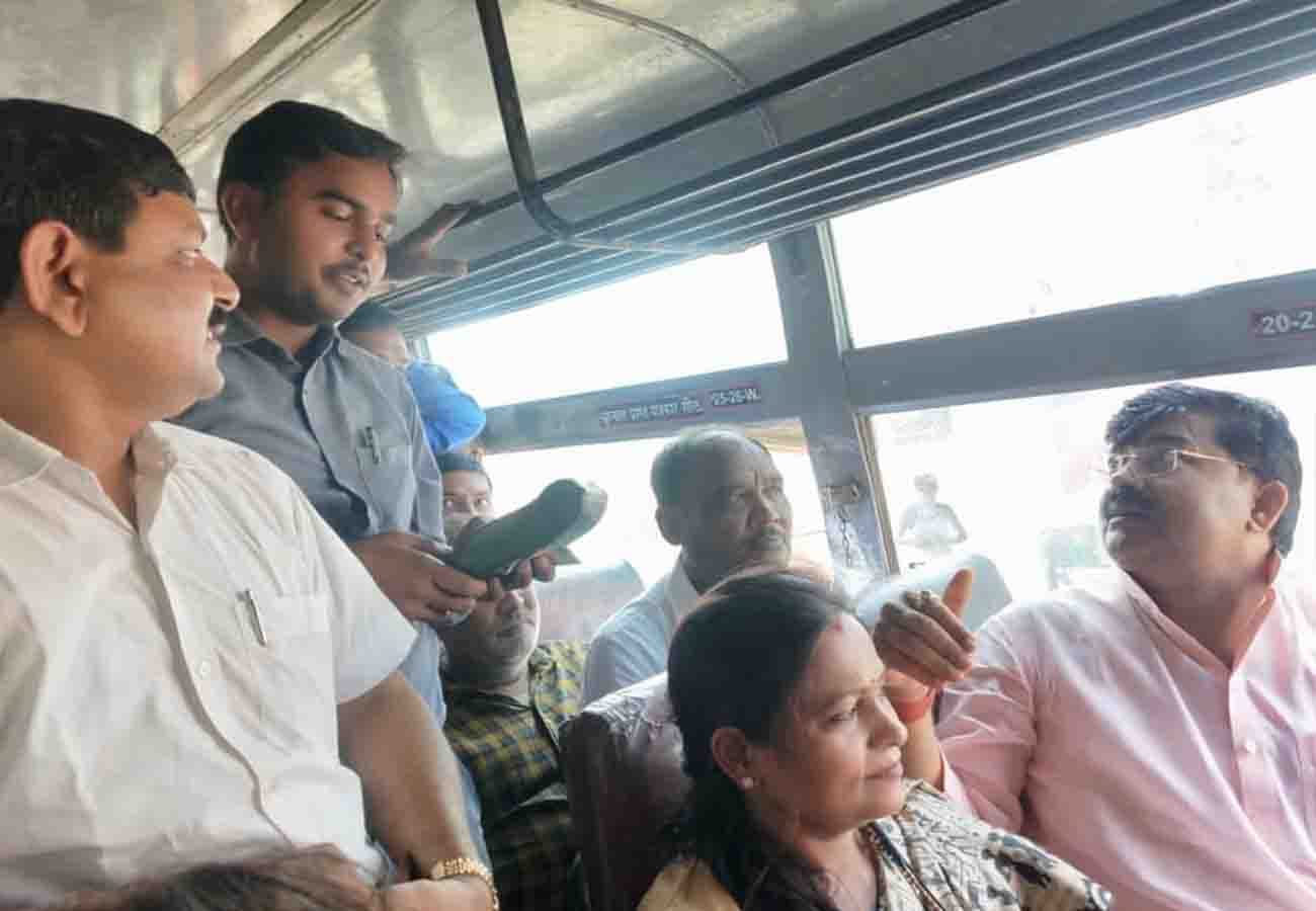 Minister of Prison traveled in roadways bus with wife in fatehpur
