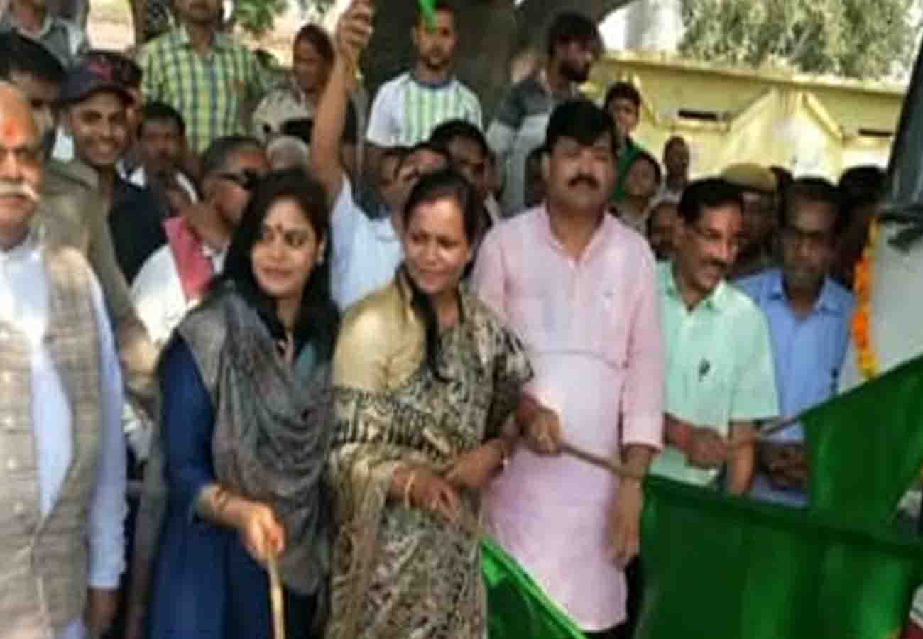 Minister of Prison traveled in roadways bus with wife in fatehpur