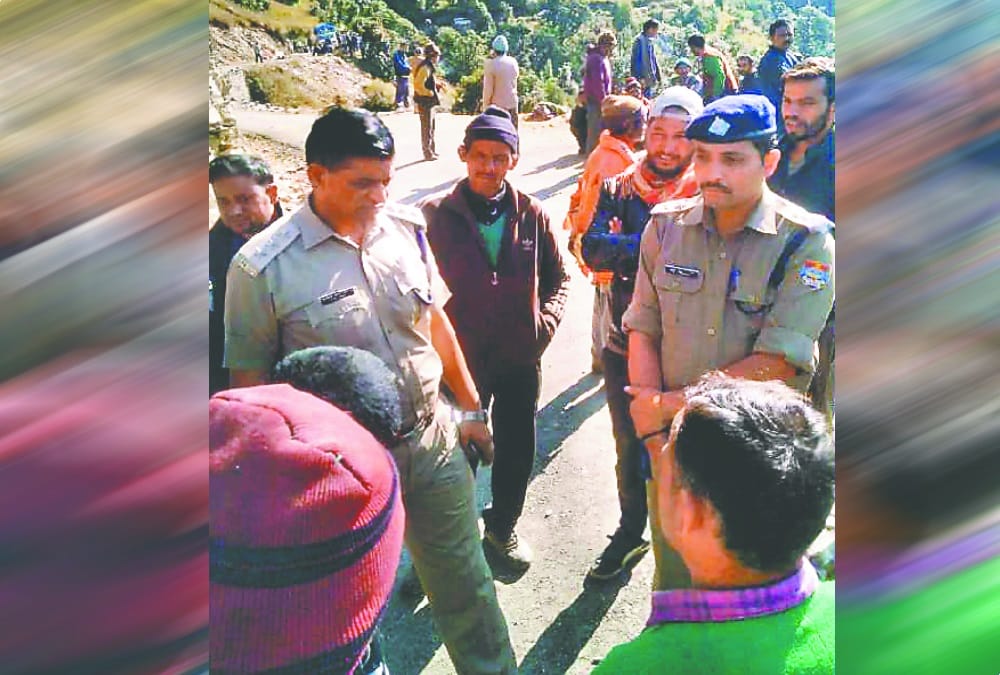 Eight Dead Bodies Funeral Together After Max fall into river in chamoli