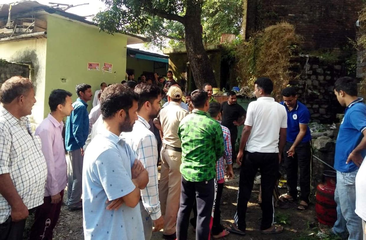 Cylinder caught fire, woman scorched