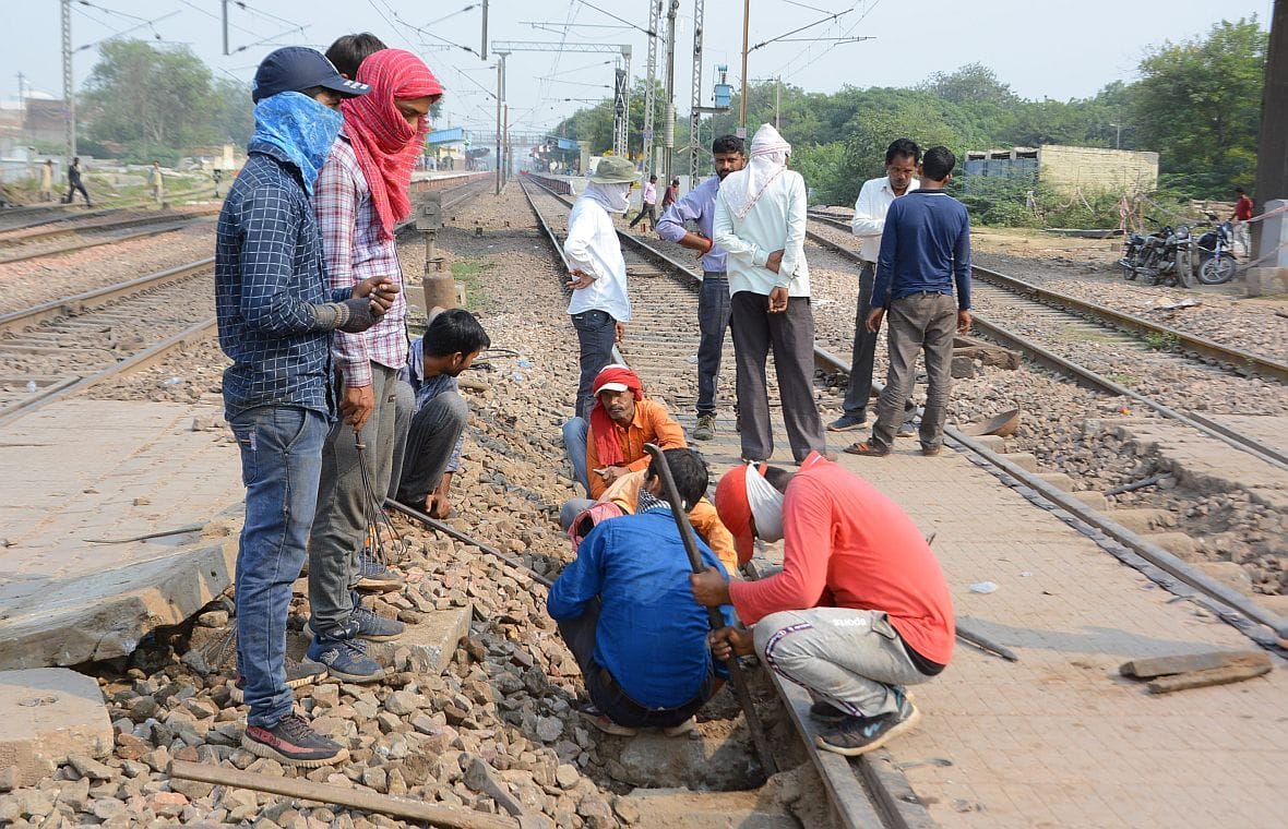 railway crossing in firozabad