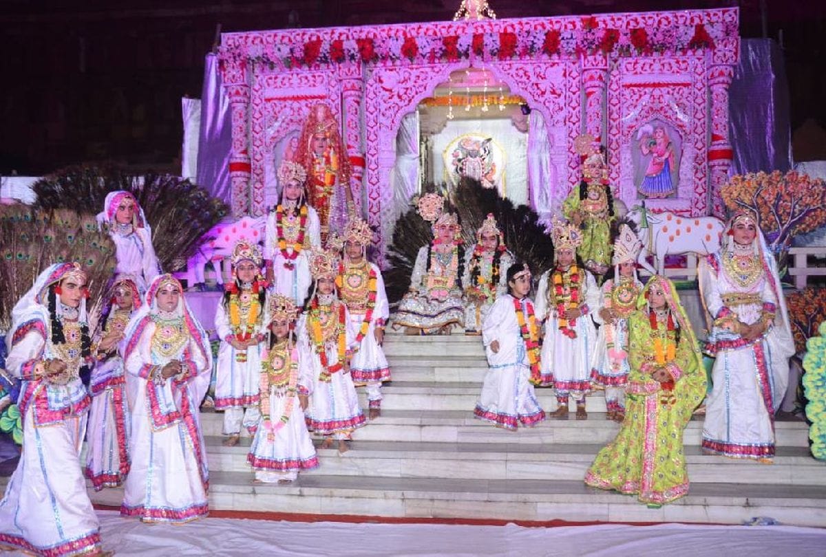 Maharas in nidhi nidhivan vrindavan mathura news At Sharad Purnima