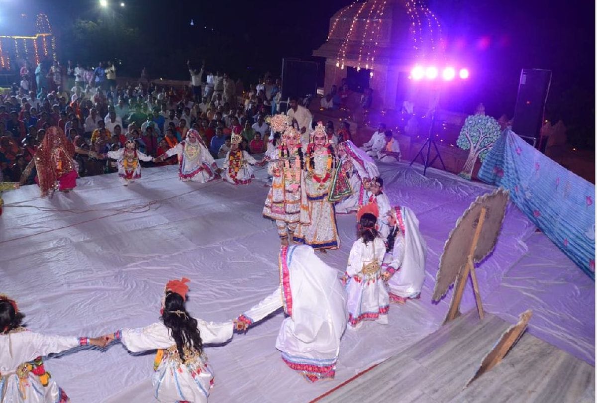 Maharas in nidhi nidhivan vrindavan mathura news At Sharad Purnima