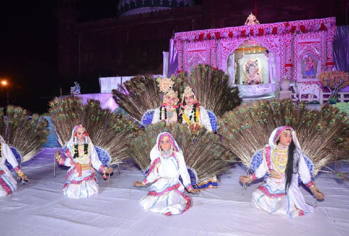 Maharas in nidhi nidhivan vrindavan mathura news At Sharad Purnima