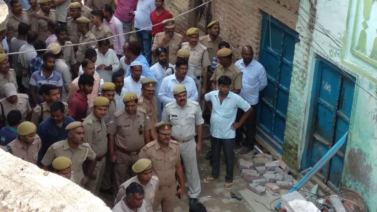 many people died and injured in cylinder blast house collapes in mihammadabad mau