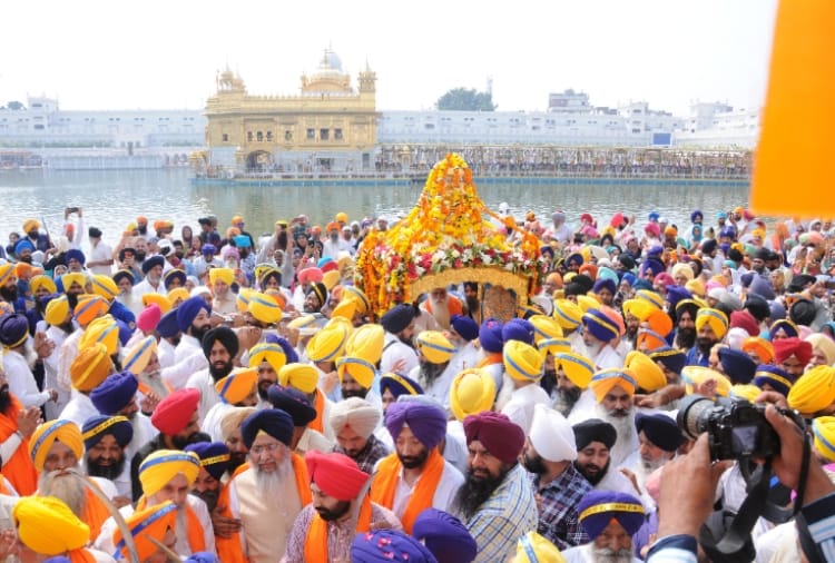 Nagar kirtan on Prakash Parv In Amritsar