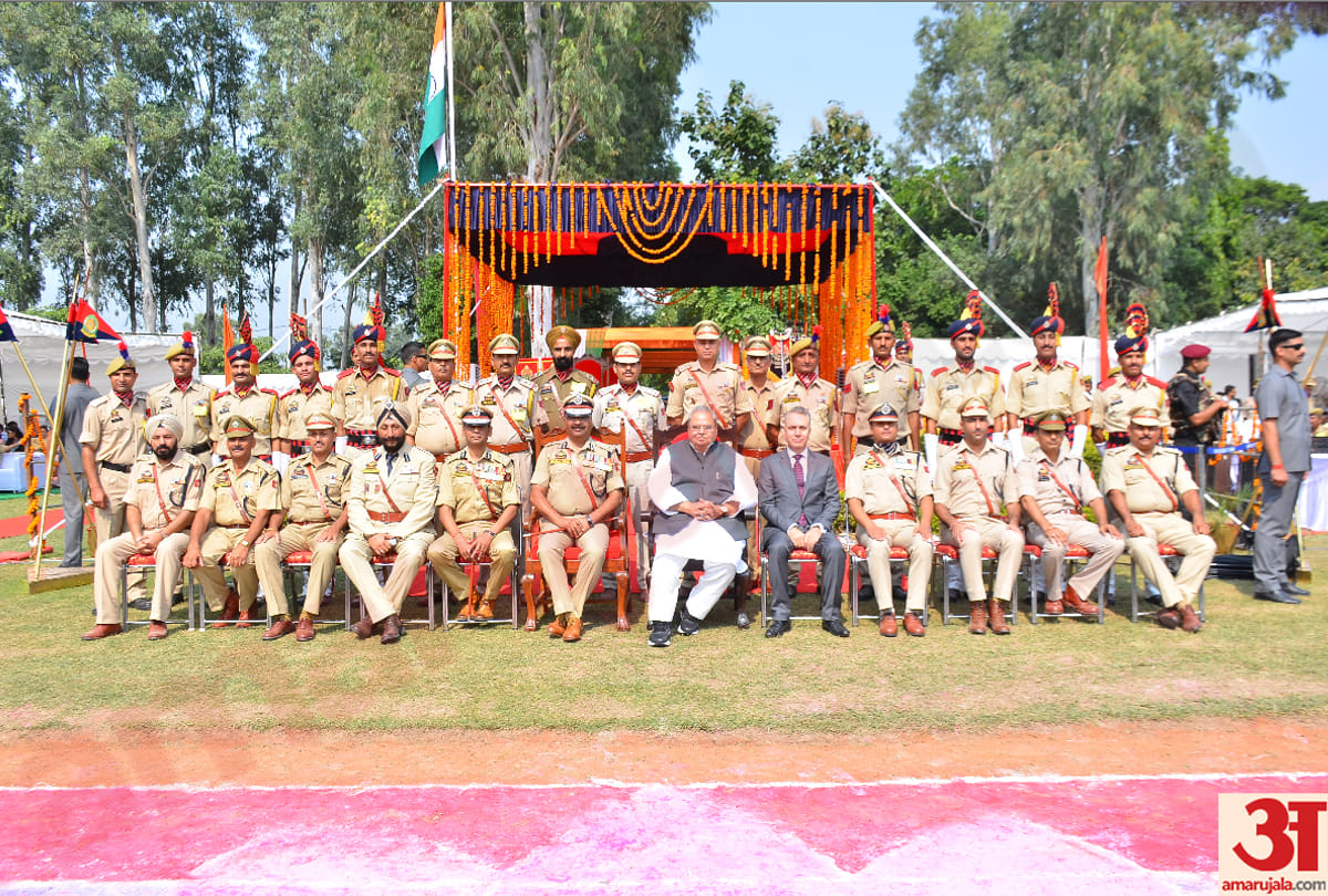 jammu kashmir police passing out parade in kathua, governor satyapal malik take the salute
