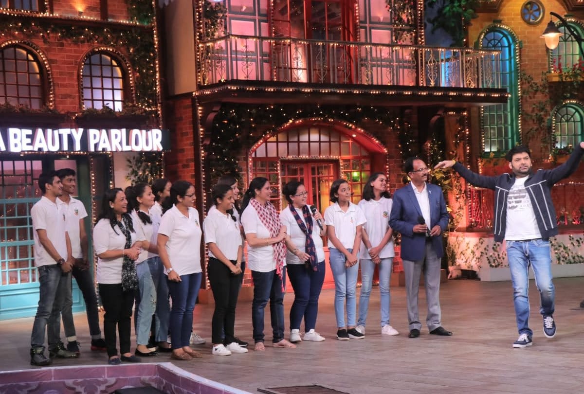 Bollywood actor Govinda dance traditional Nati with Palampur Students in Kapil Sharma Show