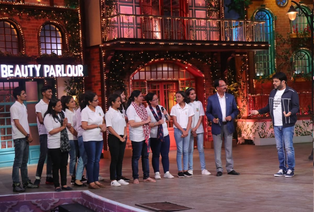 Bollywood actor Govinda dance traditional Nati with Palampur Students in Kapil Sharma Show