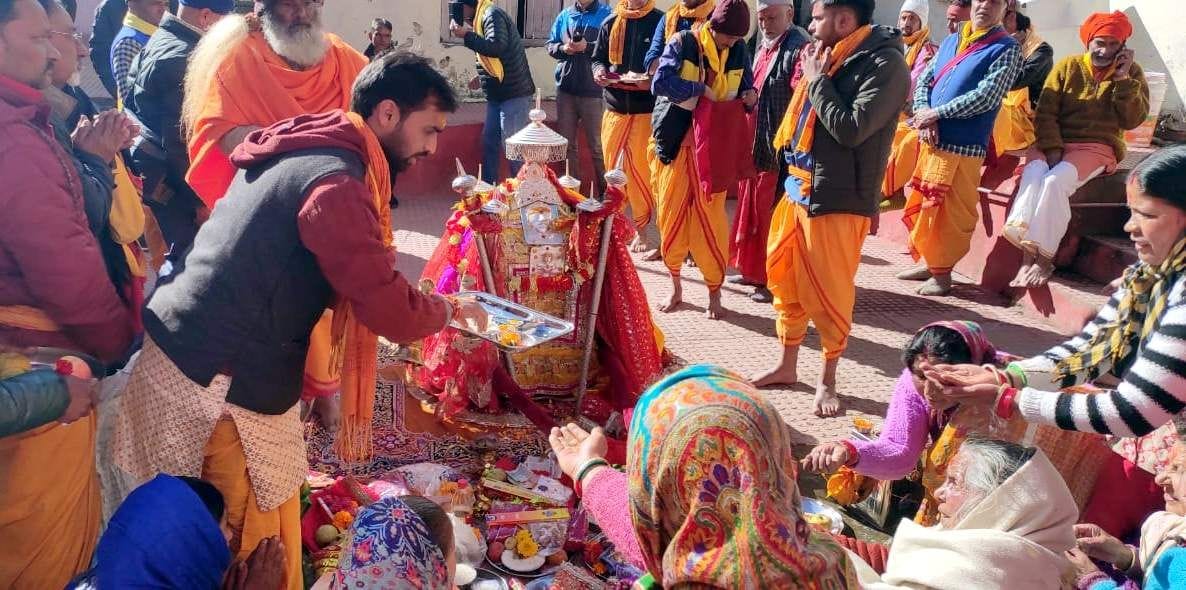 Mother Anasuya reached Vinayakchatti after taking leave from Lord Badrinath