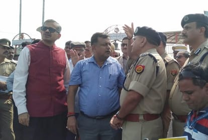 Chief secretary and DGP in Ayodhya.
