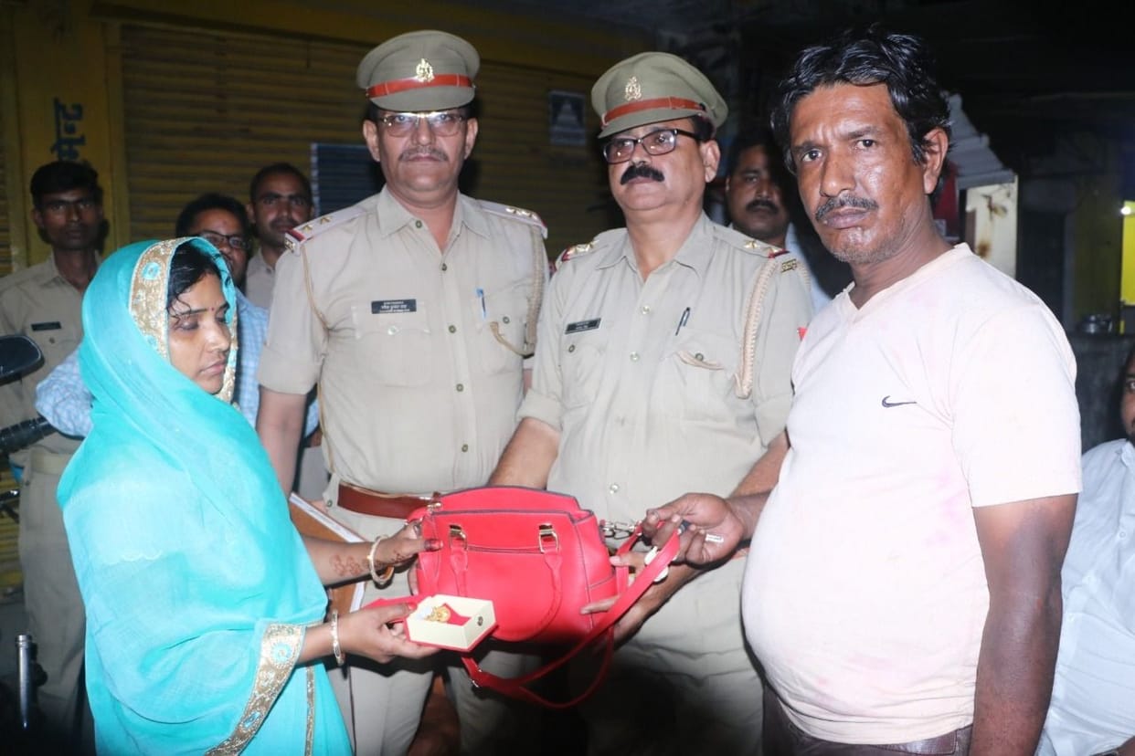 E-rickshaw driver set an example of honesty