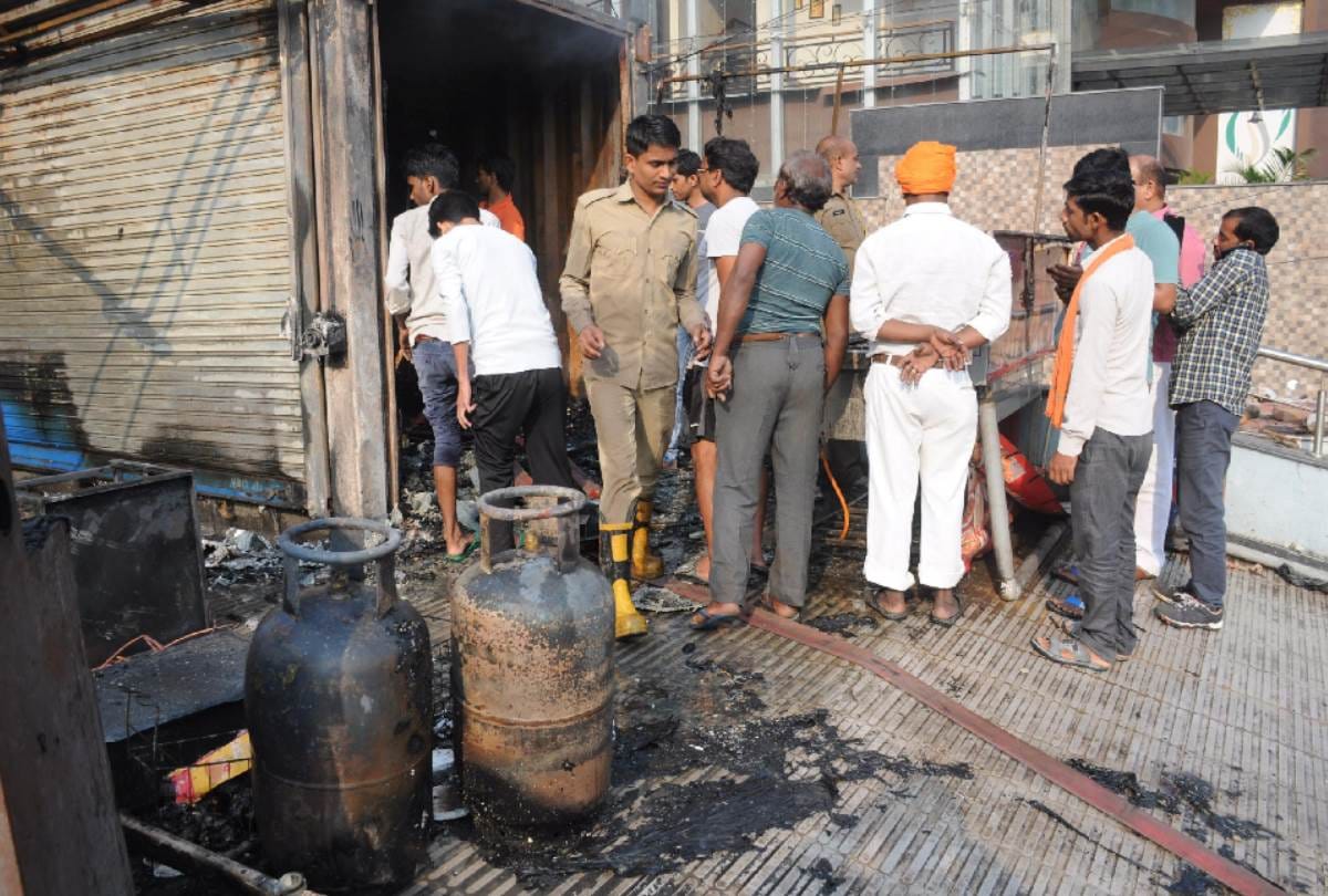 fire in restaurant in lucknow