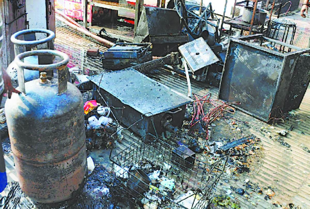 fire in restaurant in lucknow