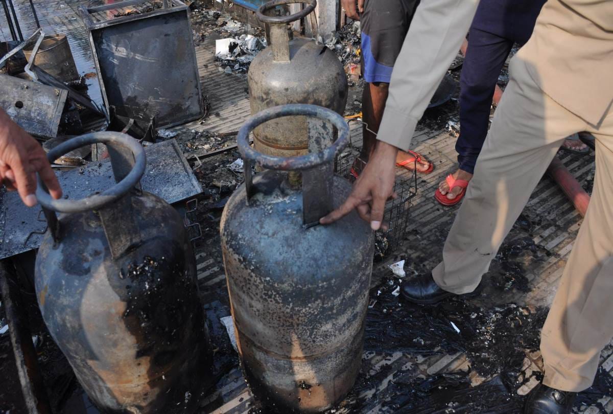 fire in restaurant in lucknow