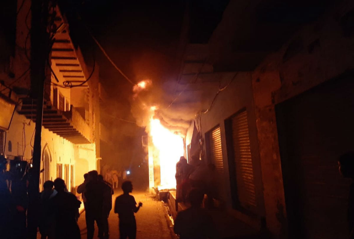 Six burns from gas cylinder pipe leakage, fire in spare parts shop in haridwar