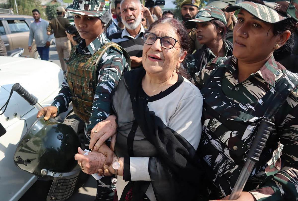 Farooq Abdullah's sister Suraiya and daughter Safiya detained during  protest against Article370