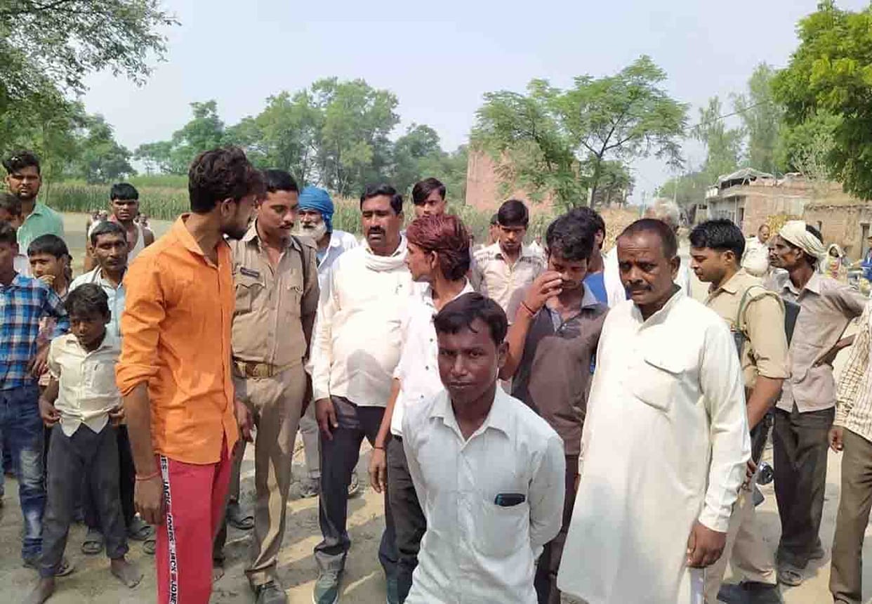 young man body was found hanged from a tree in farrukhabad
