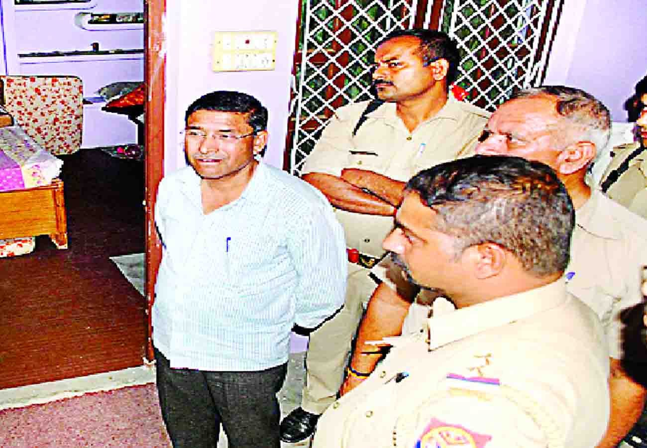 anchor's wife Divya murder case in etawah news update